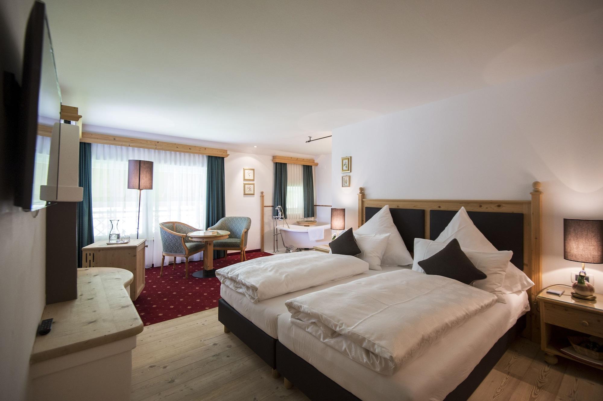 Hotel Acadia - Adults Mountain Home Selva di Val Gardena Zewnętrze zdjęcie
